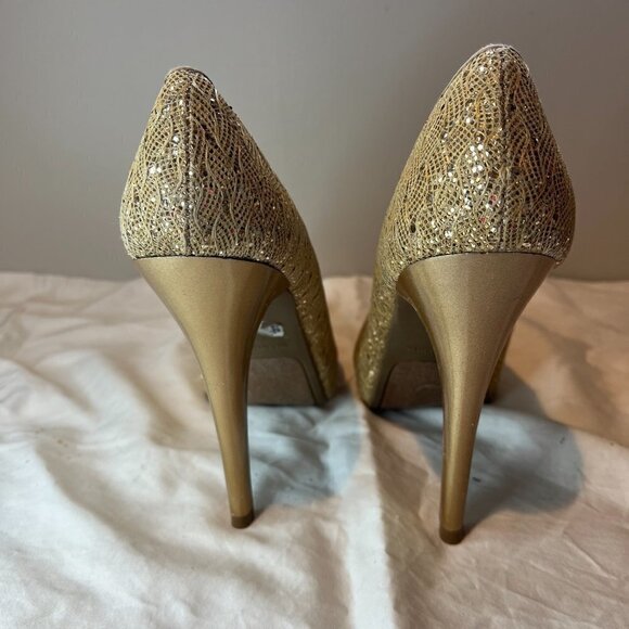 Carlos by Carlos Santana Gold Love Glitter Platform Pumps, Size 8M - Picture 10 of 13